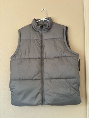 Xersion Men's Lightweight Puffer Vest size L - brand new with tag